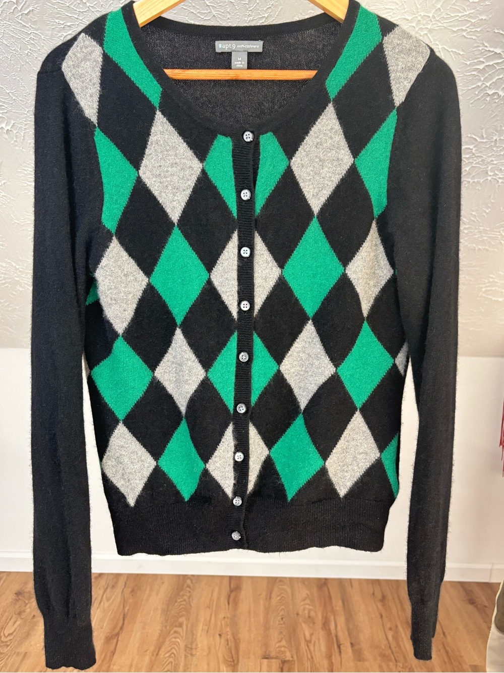 Cashmere cardigan with argyle pattern, apt. 9 size medium